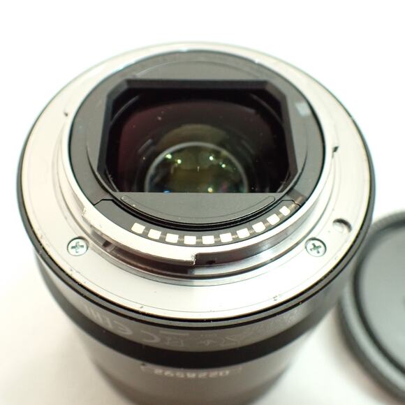 Sony SEL55F18Z Zeiss Sonnar FE 55mm f/1.8 Lens w/Hoya HD2 Filter, Hood, 2 Caps - Picture 13 of 15